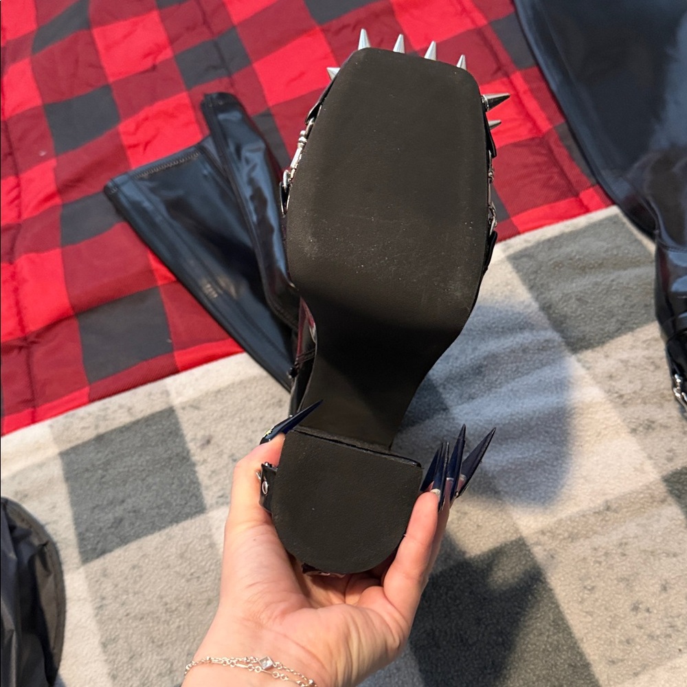 TOTAL BONDAGE STRETCH SPIKED PLATFORM BOOTS. BRAND NEW ONLY TRIED ON - Picture 3 of 3